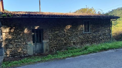 Casa en venta en Belmonte De Miranda, 2 dormitorios.
