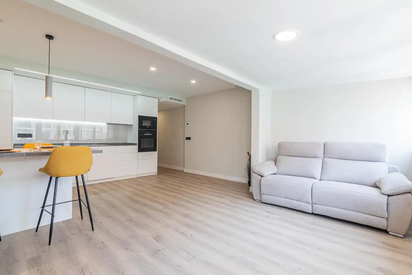 Wohnzimmer von Dachboden zum Verkauf in Santa Pola mit Klimaanlage