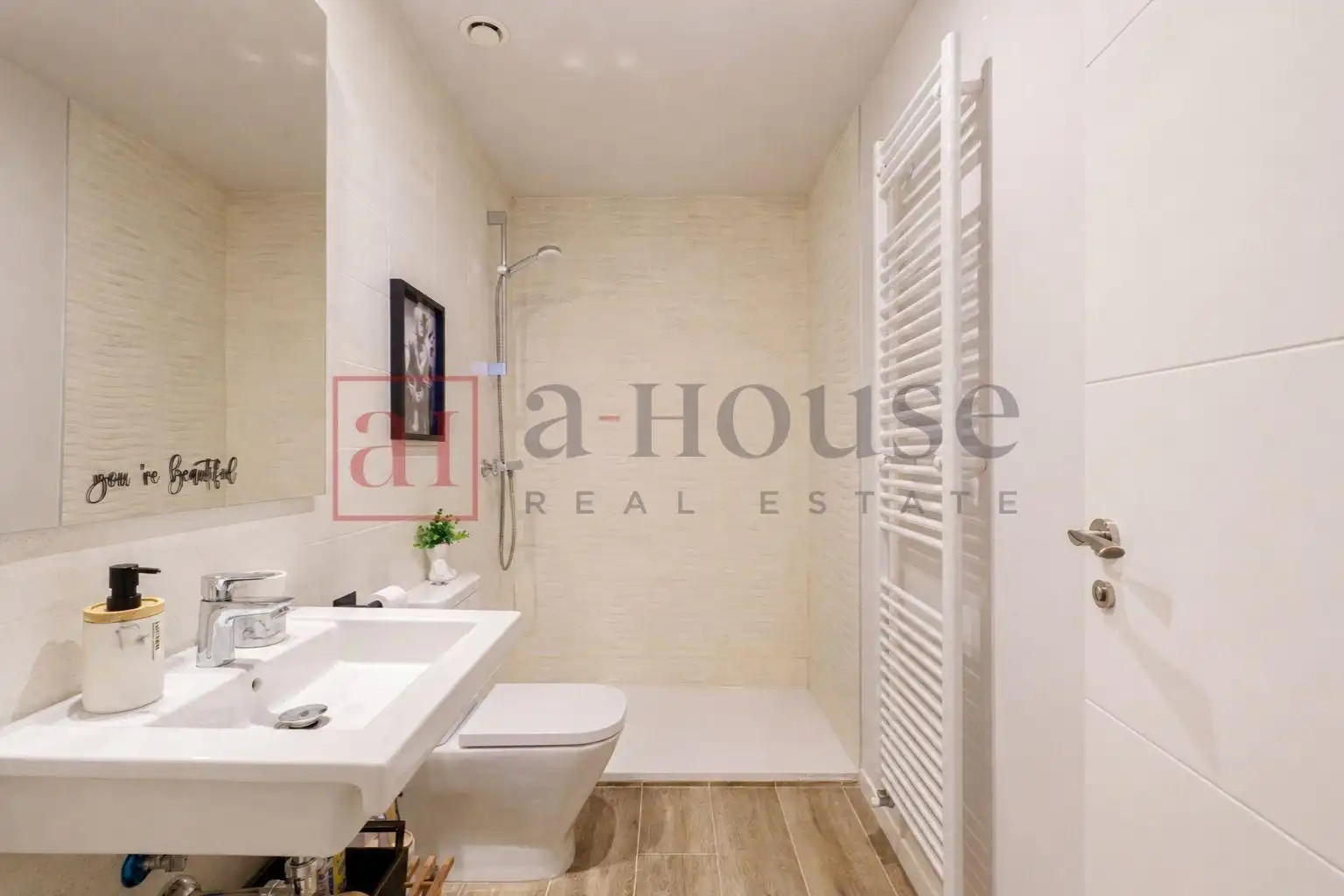 Baño de Casa adosada en venta en Boadilla del Monte con Aire acondicionado, Calefacción y Jardín privado