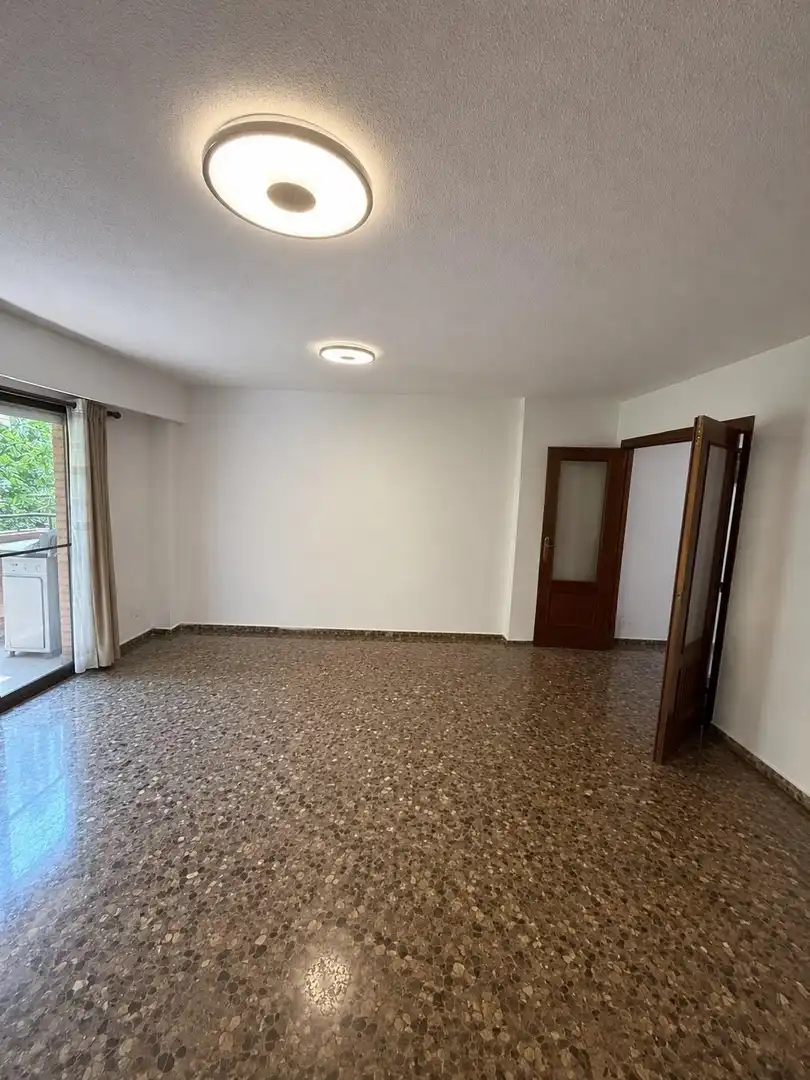 Flat for sale in Valencia  with Balcony