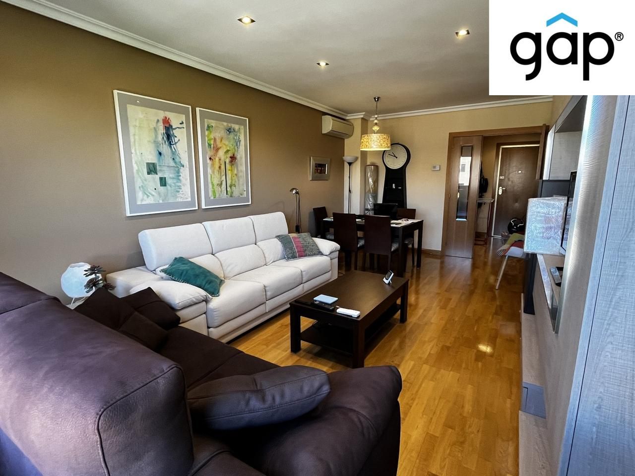 Living room of Flat for sale in Cuenca Capital  with Heating, Parquet flooring and Furnished