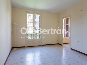 Flat with balcony for sale in de Sardenya