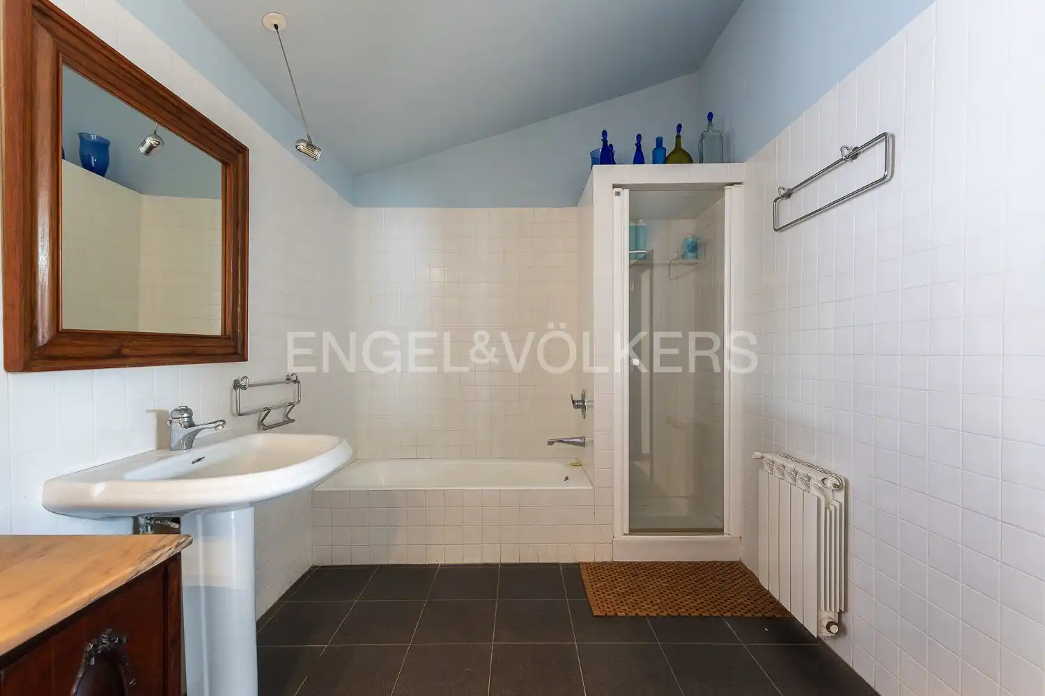 Bathroom of Houses for sale in Dénia  with Heating, Private garden and Parquet flooring
