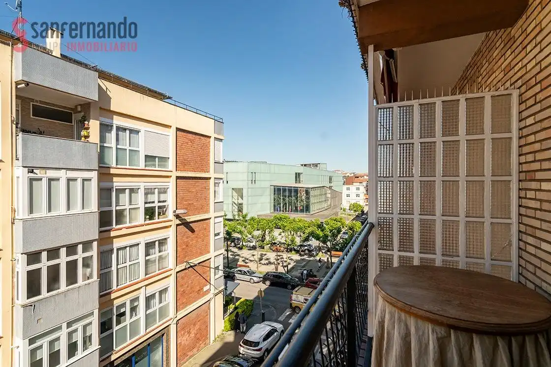 Vista exterior de Piso en venta en Torrelavega  con Calefacción y Balcón