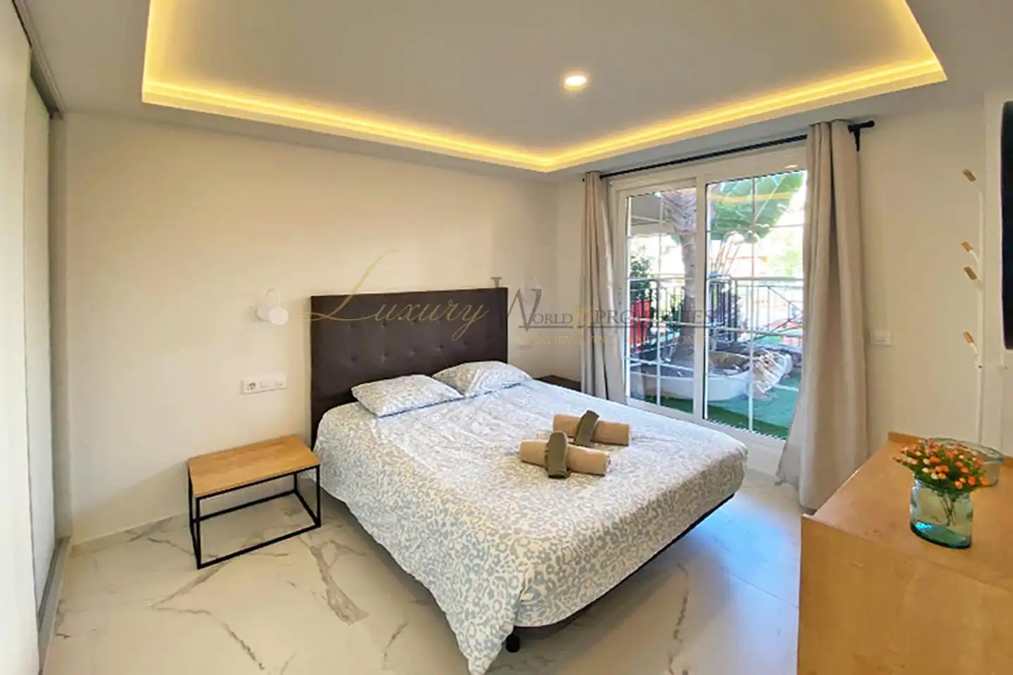 Habitación de Apartamento en venta en Arona con Terraza, Amueblado y Piscina comunitaria