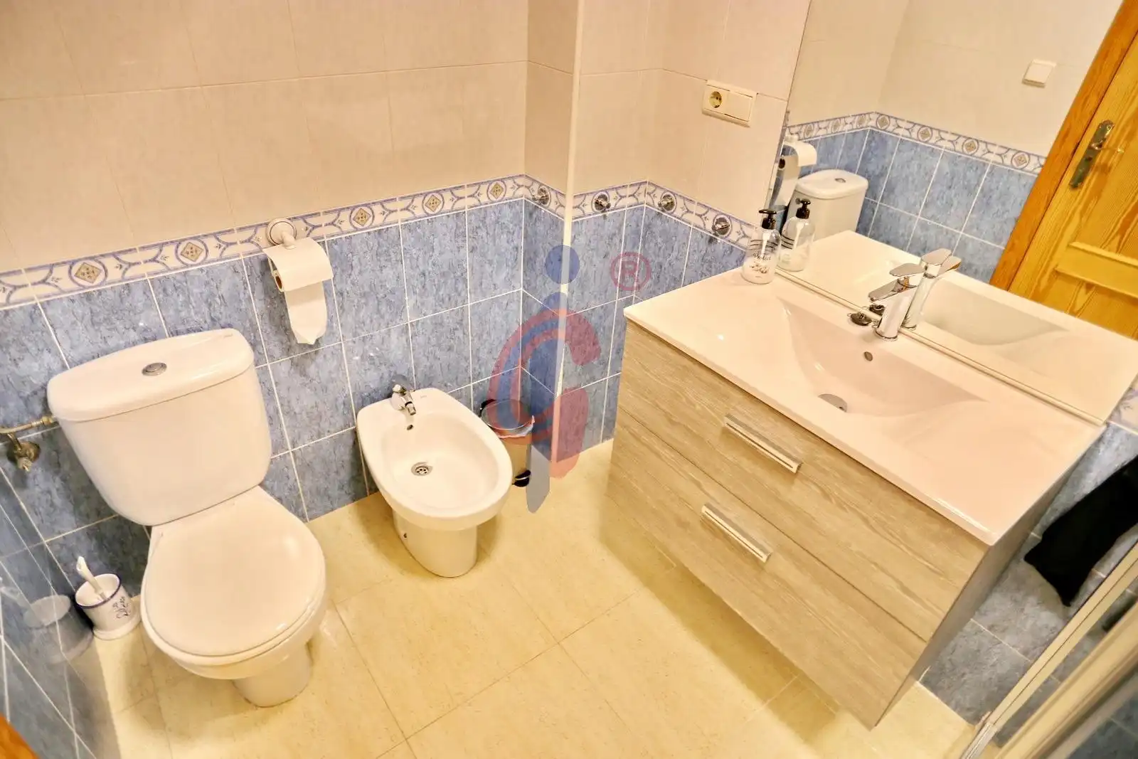 Bathroom of Flat for sale in Guardamar del Segura  with Air Conditioner, Heating and Terrace