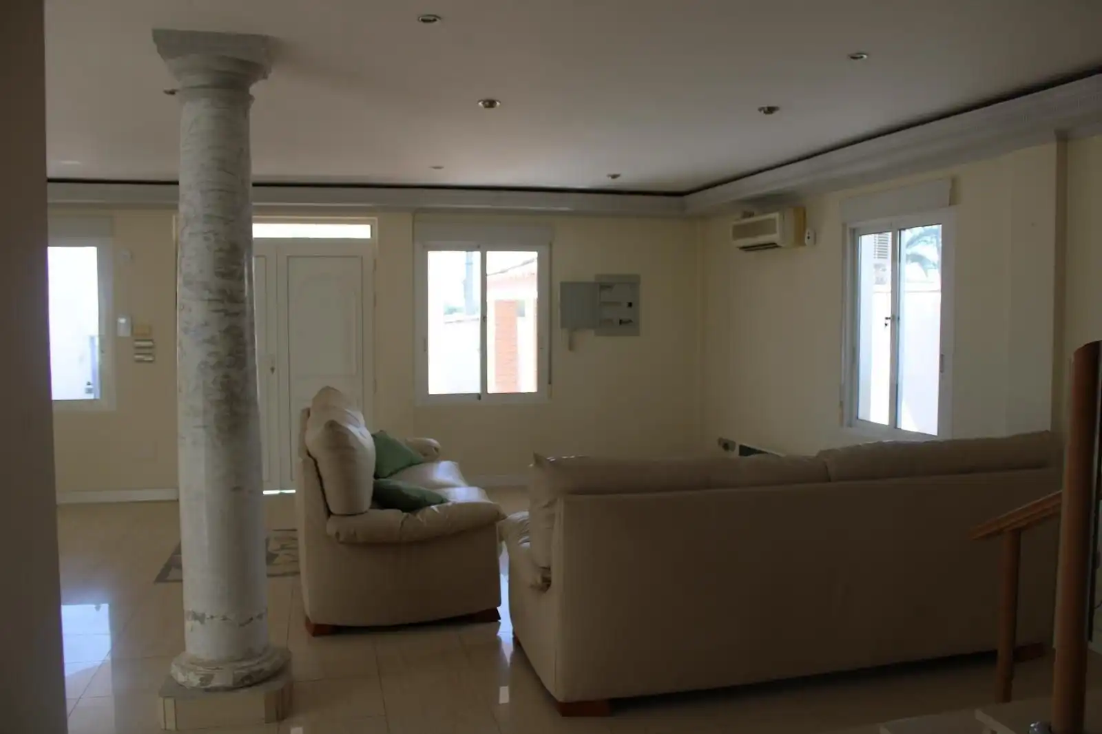 Sala d'estar de Casa o xalet en venda en Jacarilla, Alicante
