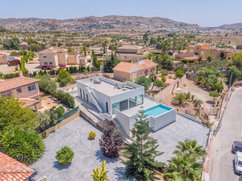 Casa amb piscina en venda a Carrer Carrasqueta, 67 67