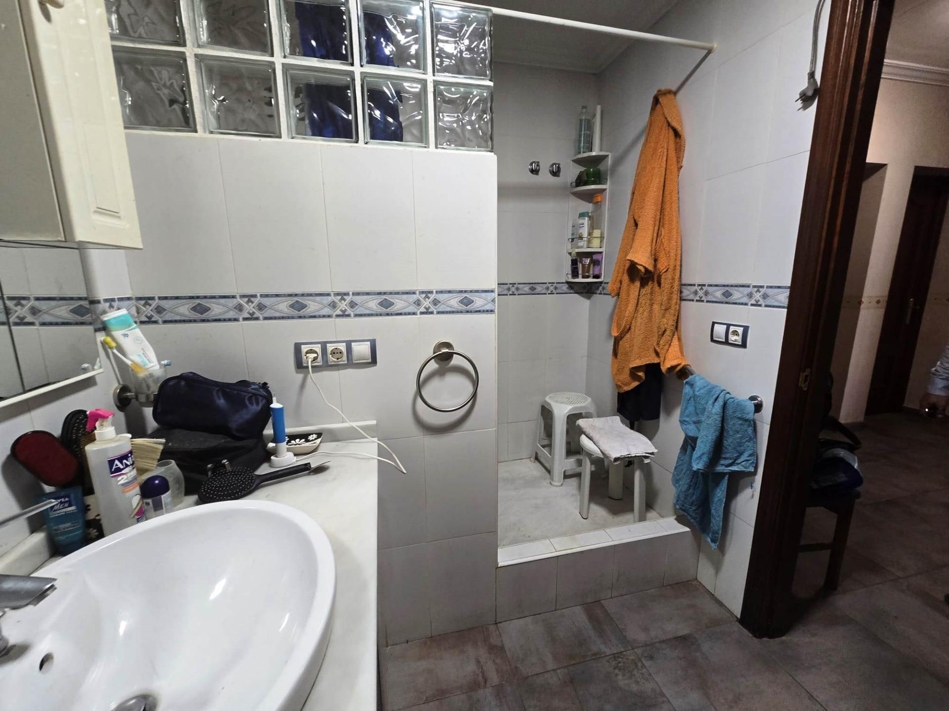 Bathroom of House or chalet for sale in Castilleja de la Cuesta  with Air Conditioner, Terrace and Storage room