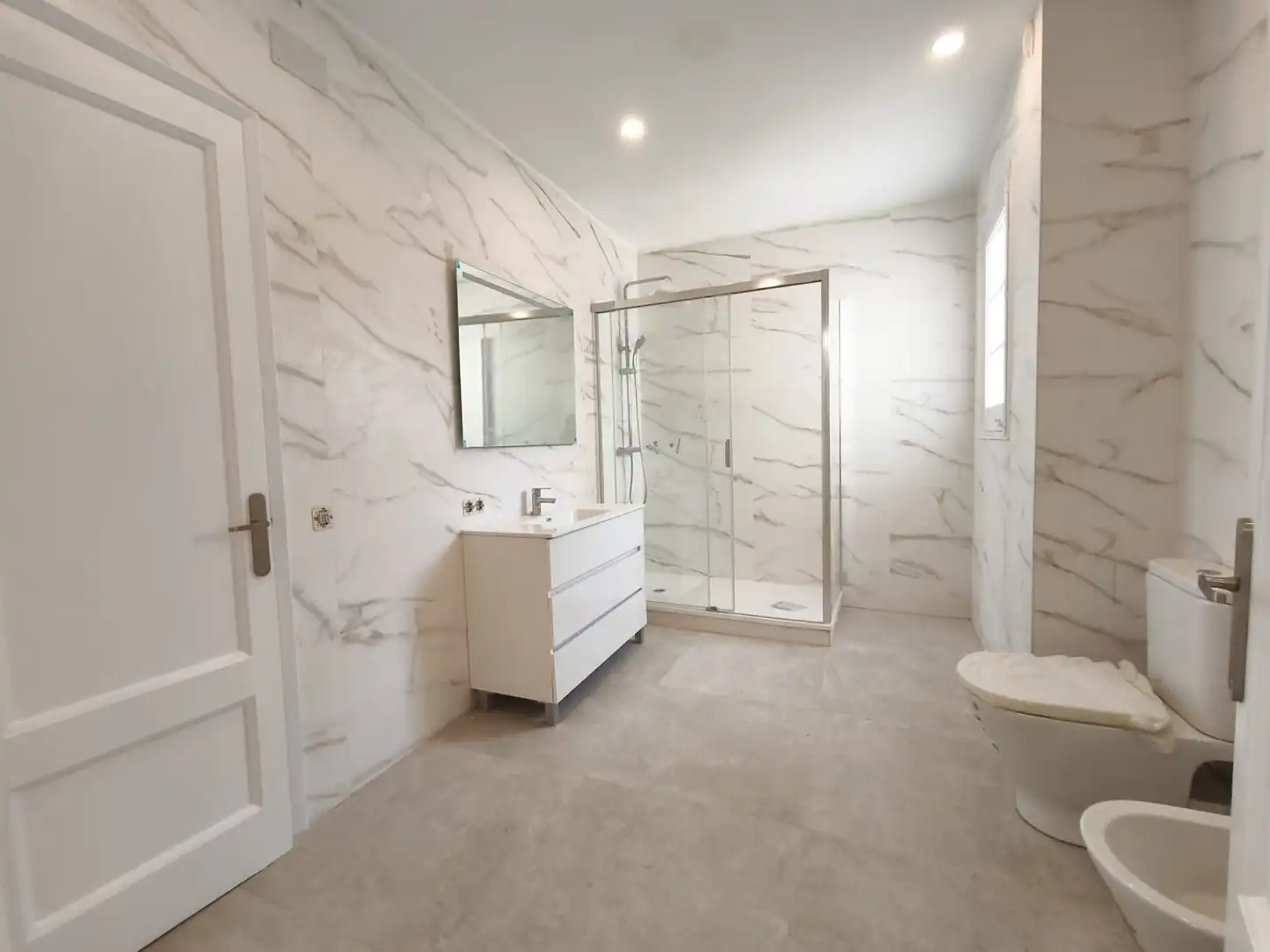 Bathroom of Flat for rent in Barcelona  with Air Conditioner, Terrace and Oven