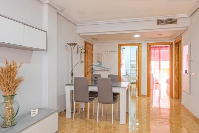 Menjador de Apartament de lloguer en Linares amb Aire condicionat, Terrassa i Moblat