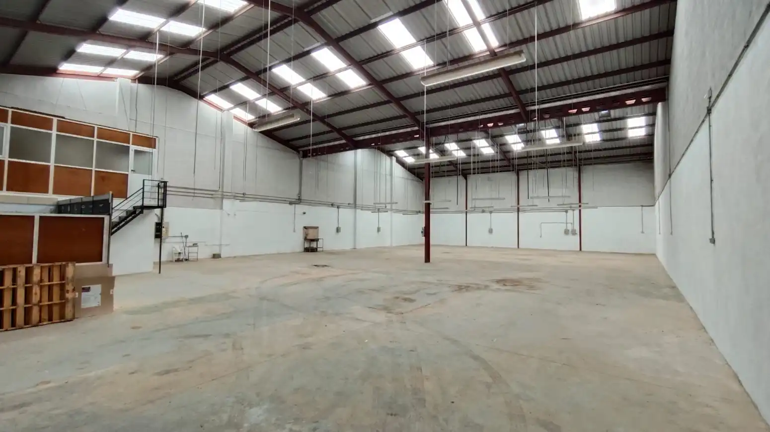 Industrial building to rent in Aldaia