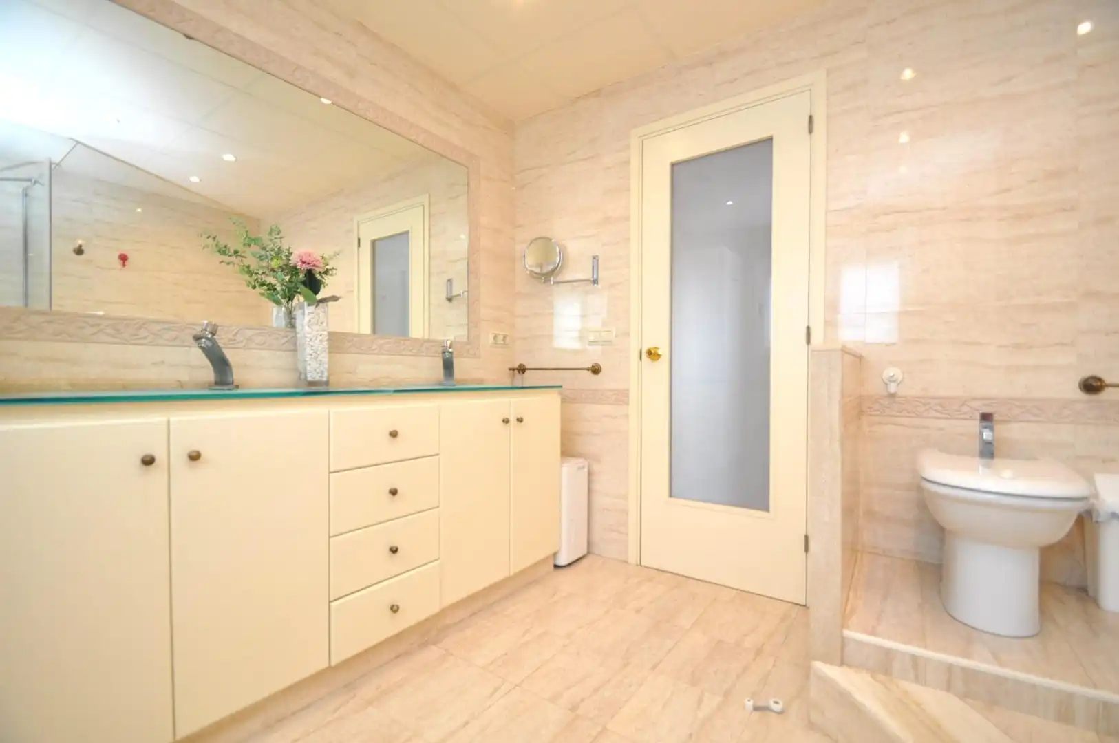 Badezimmer von Haus oder Chalet zum Verkauf in La Ràpita mit Privatgarten, Terrasse und Schwimmbad
