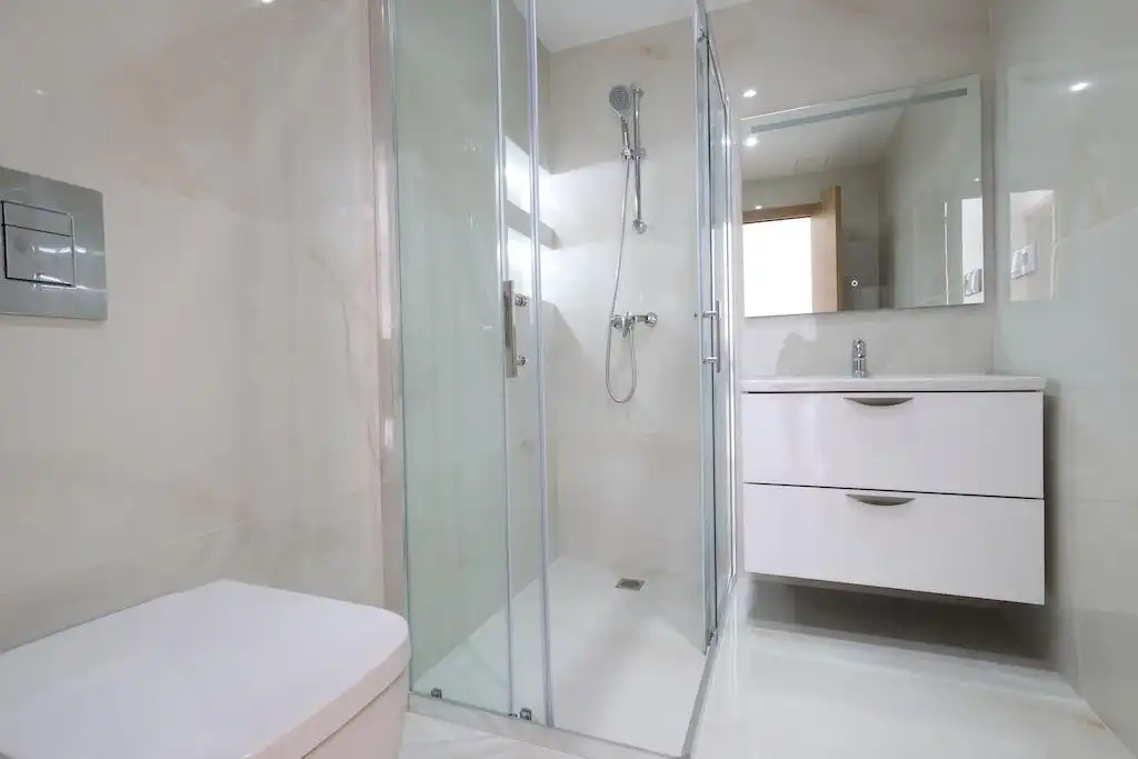 Badezimmer von Dachboden zum Verkauf in Orihuela mit Terrasse und Abstellraum
