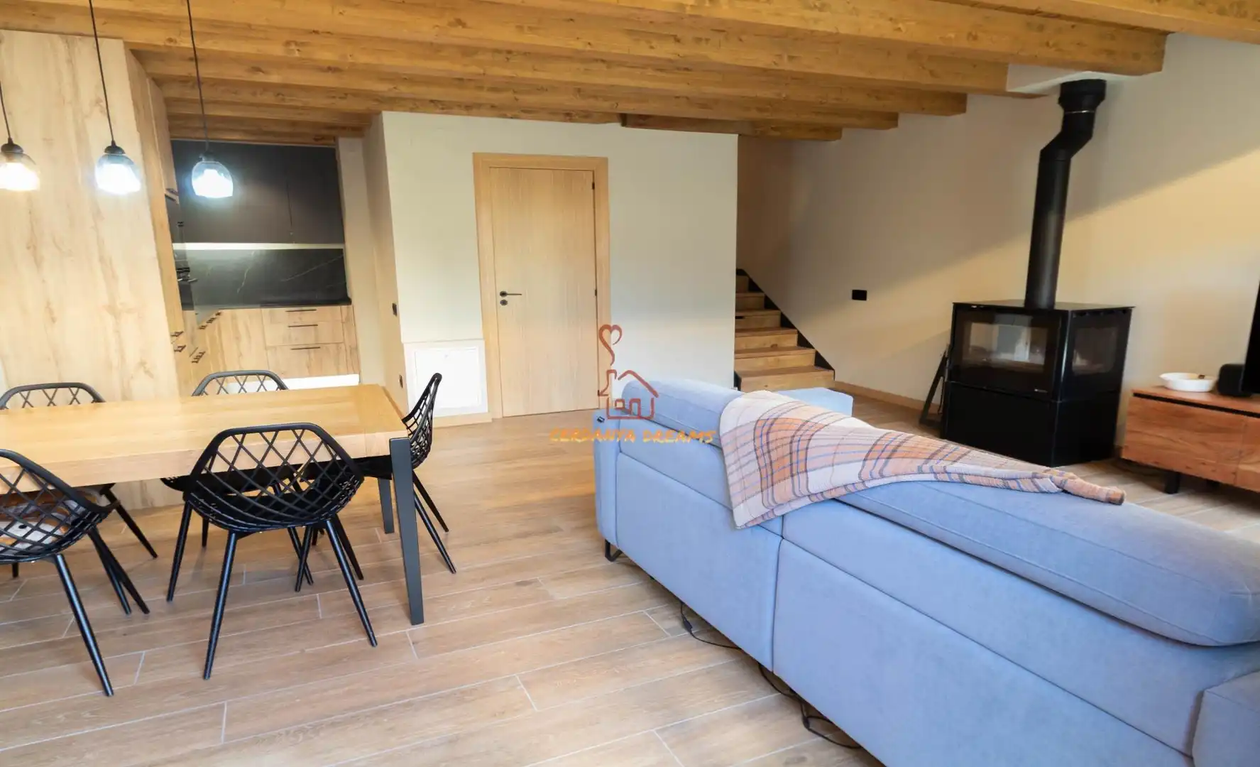 Sala d'estar de Casa adosada en venda en Fontanals de Cerdanya amb Calefacció, Jardí privat i Parquet