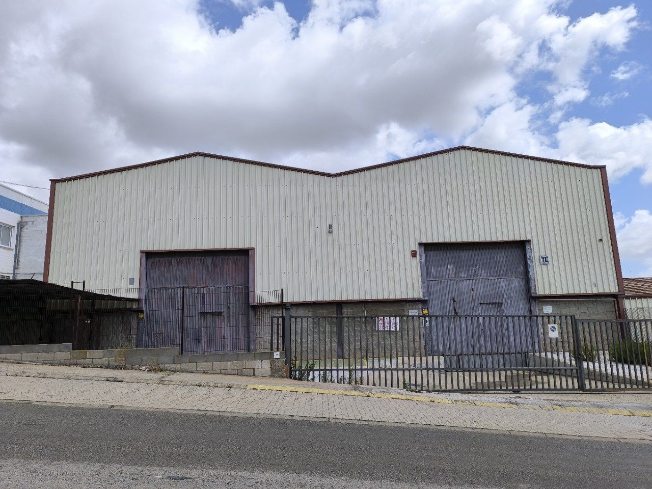 Fabrikhallen zum verkauf in POLIGONO FONOLLAR , -1, Casablanca