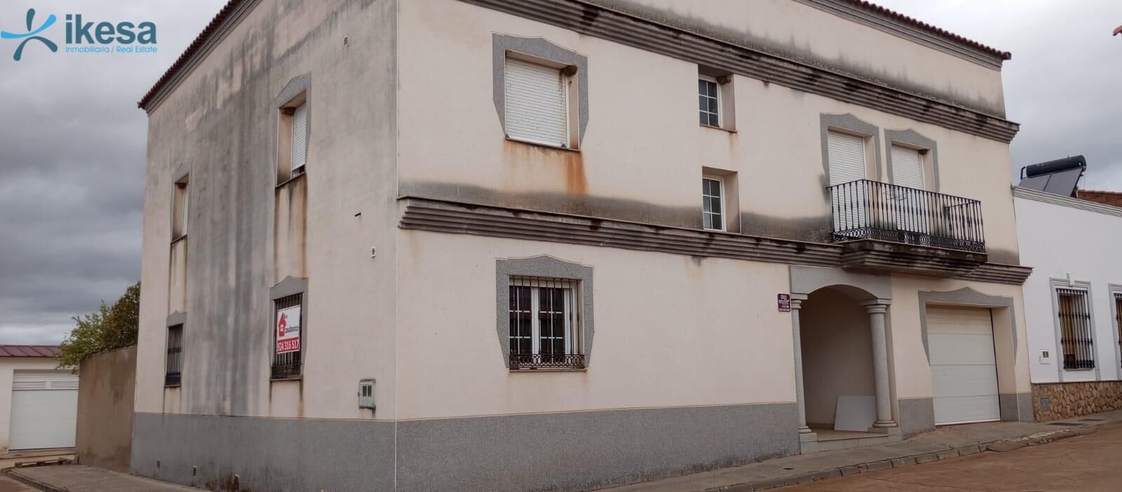 Exterior view of Single-family semi-detached for sale in Cristina  with Private garden