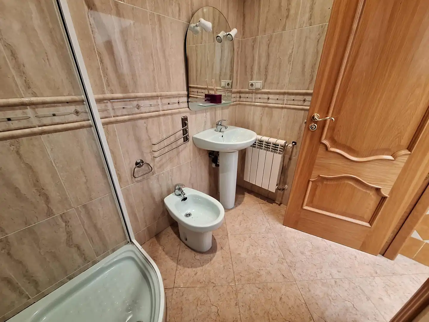 Baño de Casa o chalet en venta en Algueña con Calefacción, Balcón y Jacuzzi