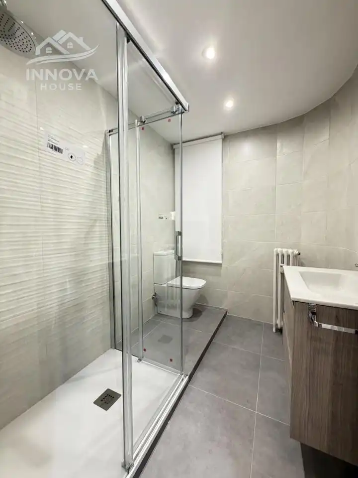 Bathroom of Flat for share in Segovia  with Heating, Terrace and Furnished