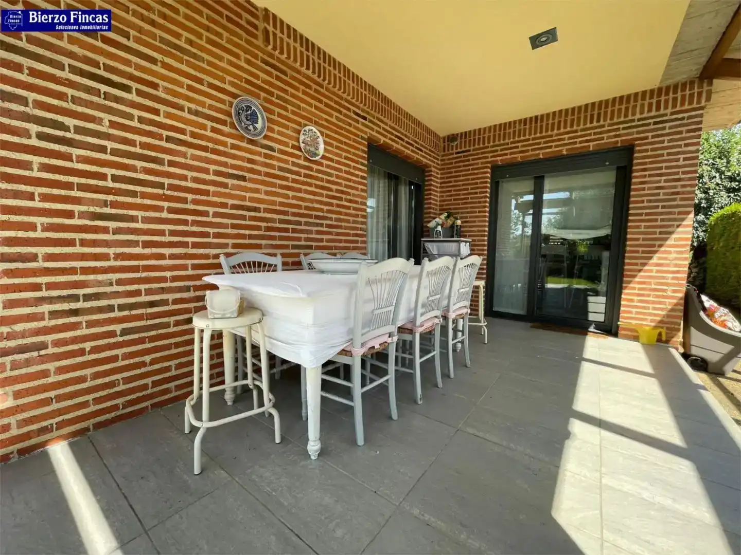 Terrassa de Pis en venda en Valverde de la Virgen amb Jardí privat, Parquet i Traster
