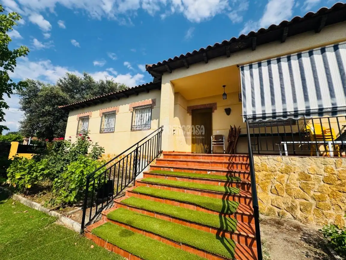 Vista exterior de Casa o xalet en venda en Hormigos amb Aire condicionat, Calefacció i Traster