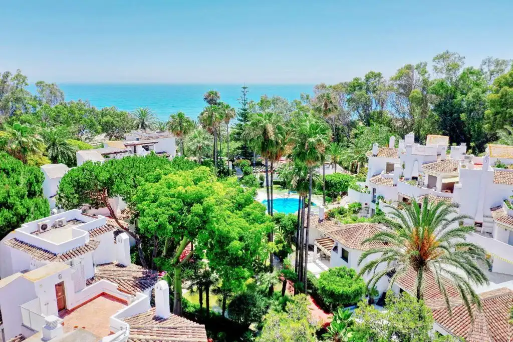 Vista exterior de Ático en venta en Marbella con Aire acondicionado, Calefacción y Terraza