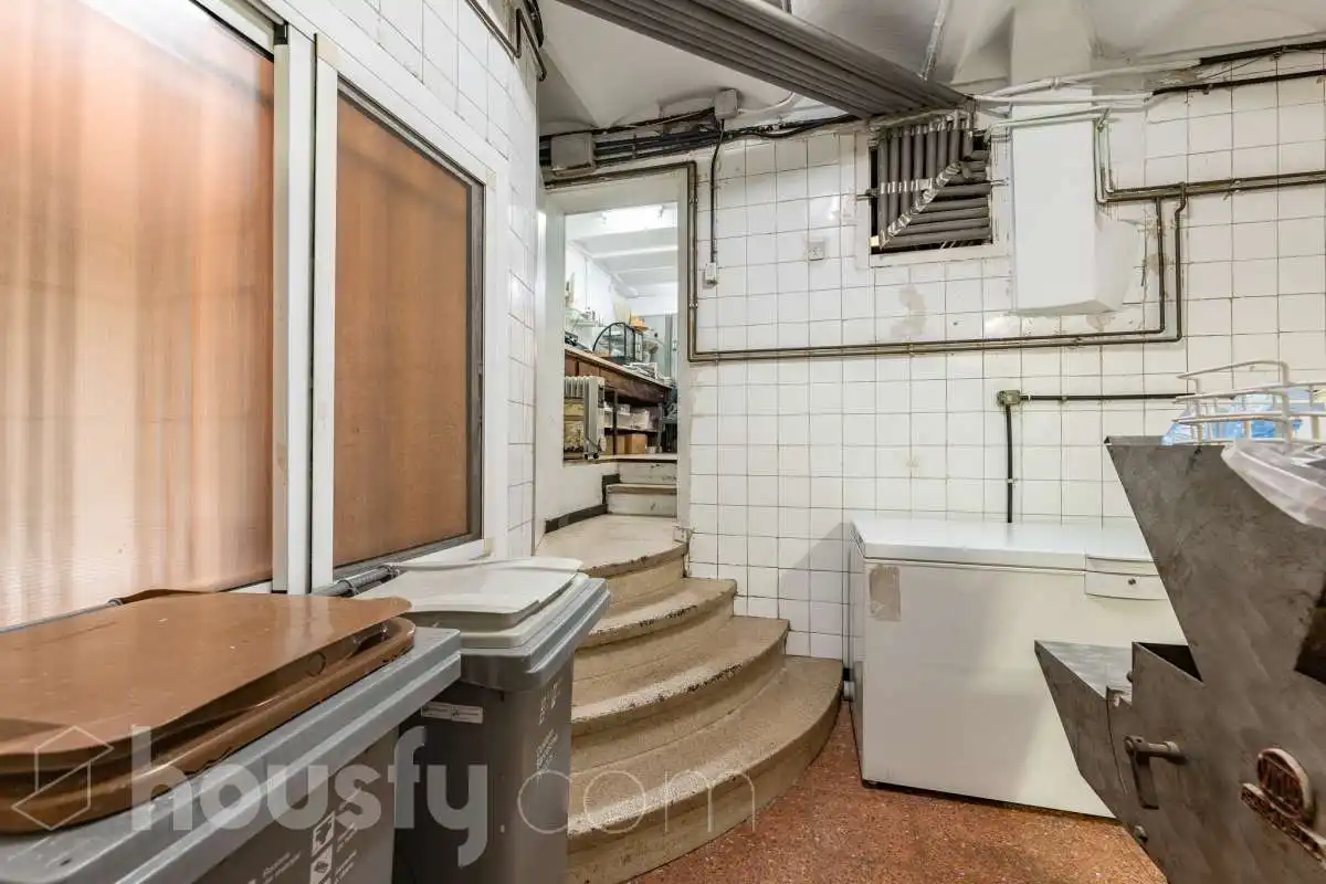 Commercial properties for sale in Barcelona  with Air Conditioner and Furnished