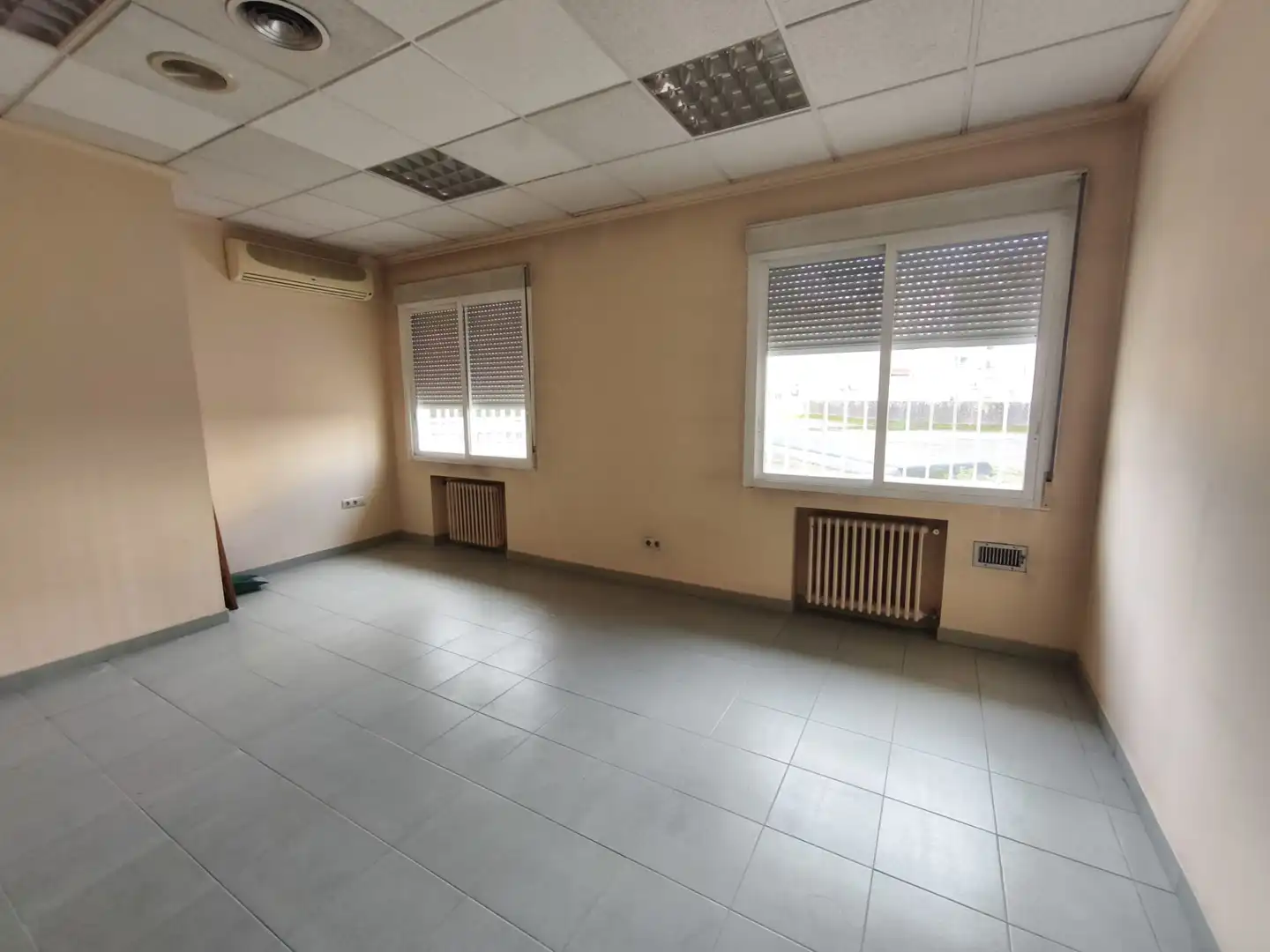 Flat for sale in Ourense Capital   with Air Conditioner and Parquet flooring