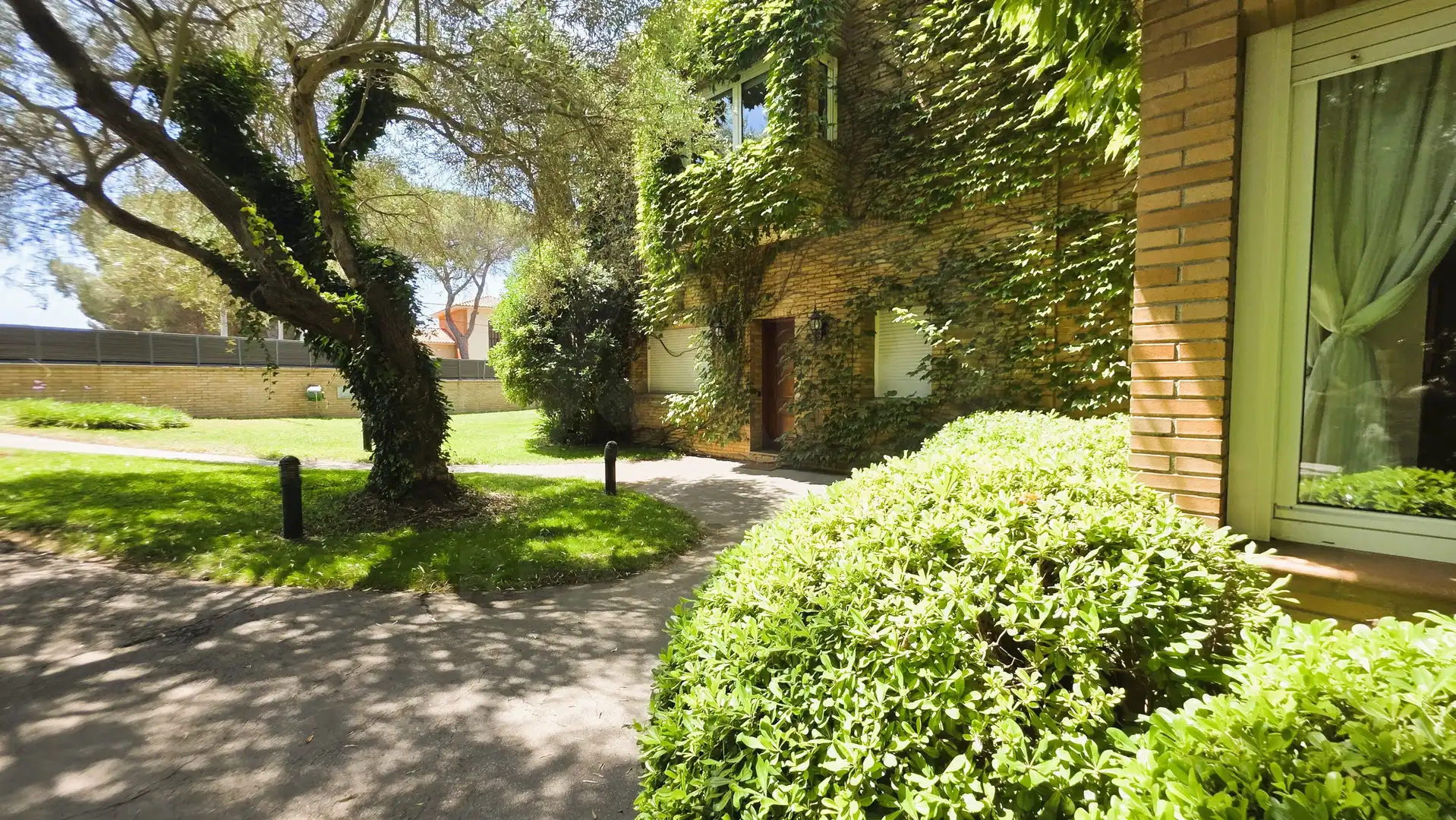 Vista exterior de Casa o xalet en venda en Sant Cugat del Vallès amb Aire condicionat, Calefacció i Terrassa