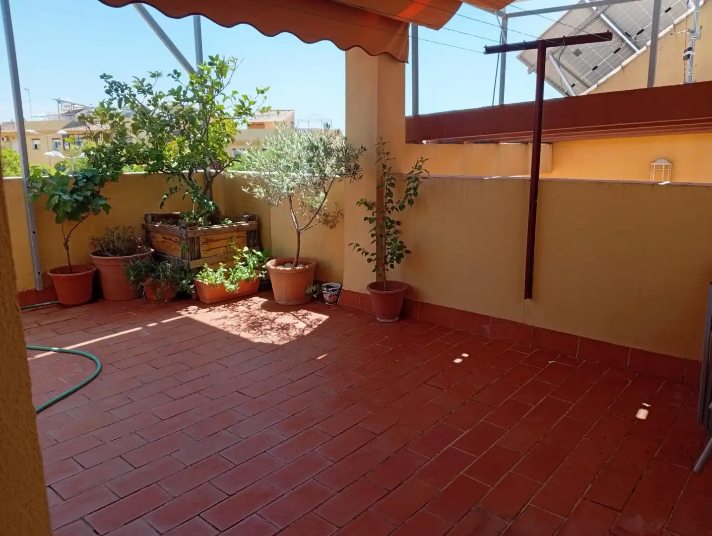 Terraza de Casa adosada en venta en Alcalá de Guadaira con Aire acondicionado, Calefacción y Terraza