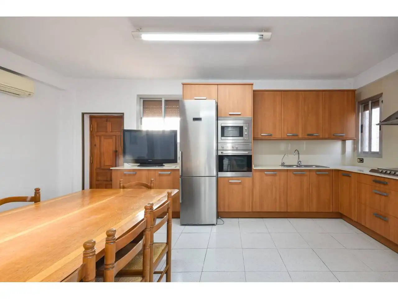 Cocina de Casa o chalet en venta en Santa Perpètua de Mogoda con Aire acondicionado, Calefacción y Jardín privado