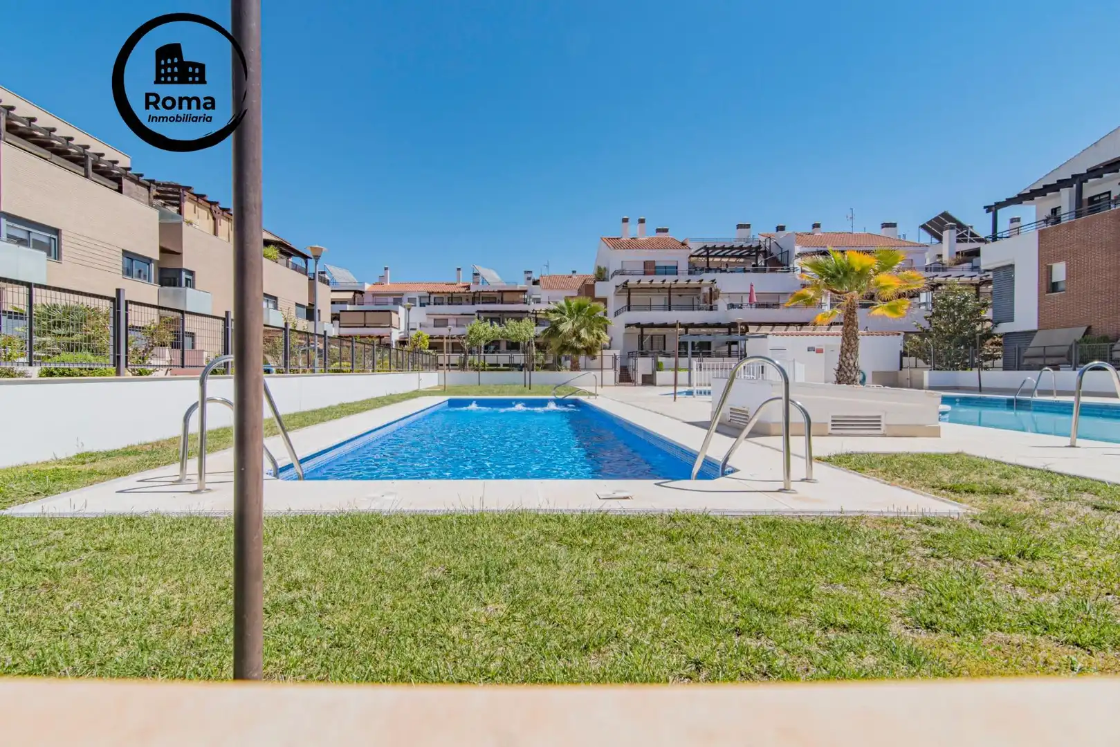 Piscina de Piso en venta en Albolote con Aire acondicionado, Calefacción y Piscina comunitaria