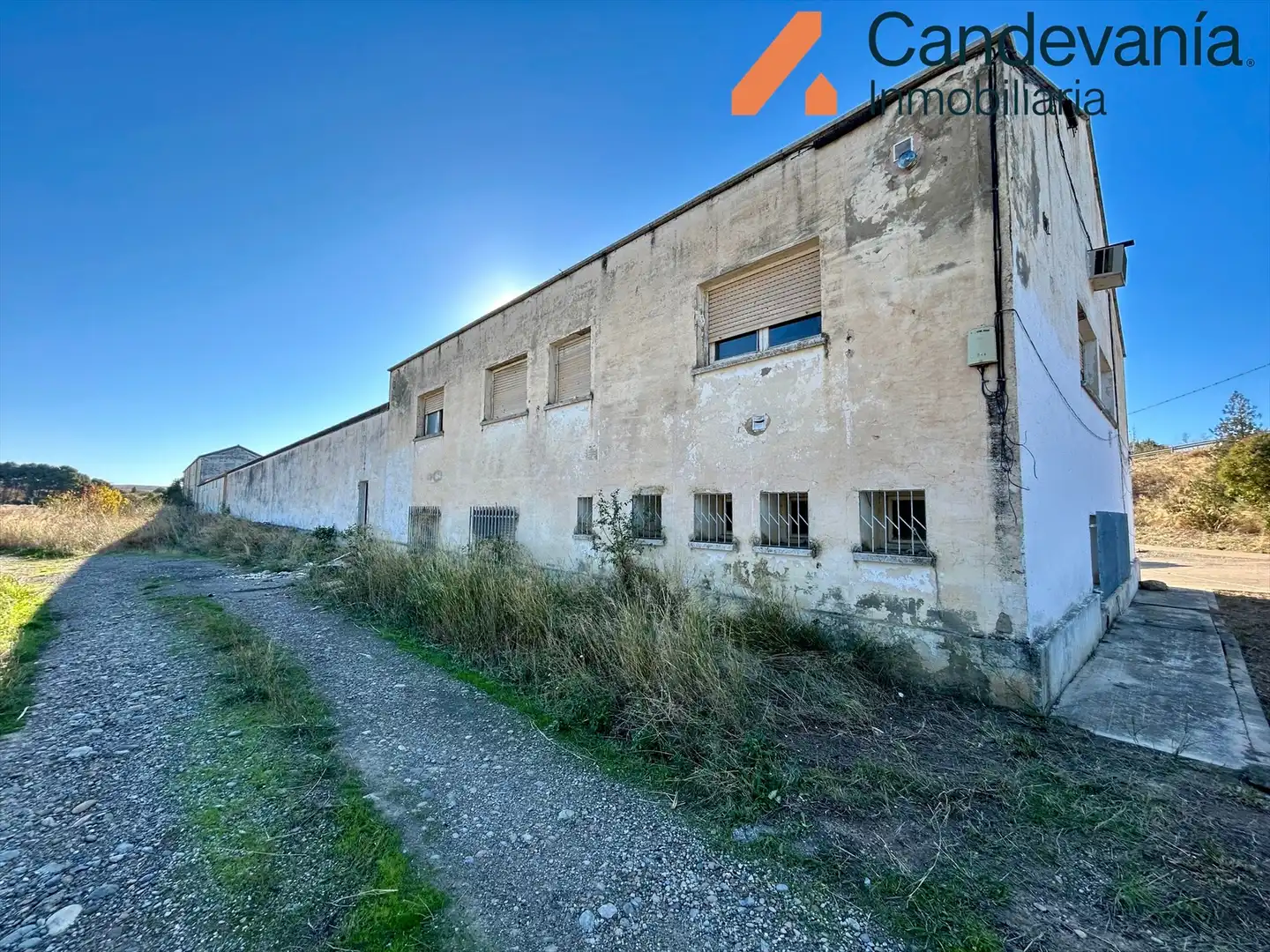 Vista exterior de Nave industrial en venta en Zuera