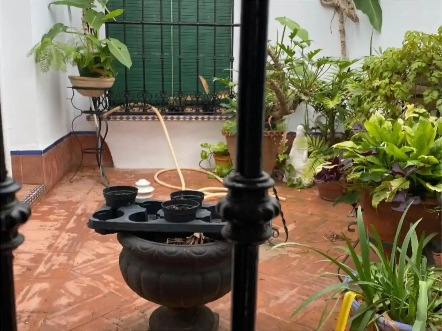 Jardí de Casa adosada en venda en Bollullos de la Mitación amb Aire condicionat
