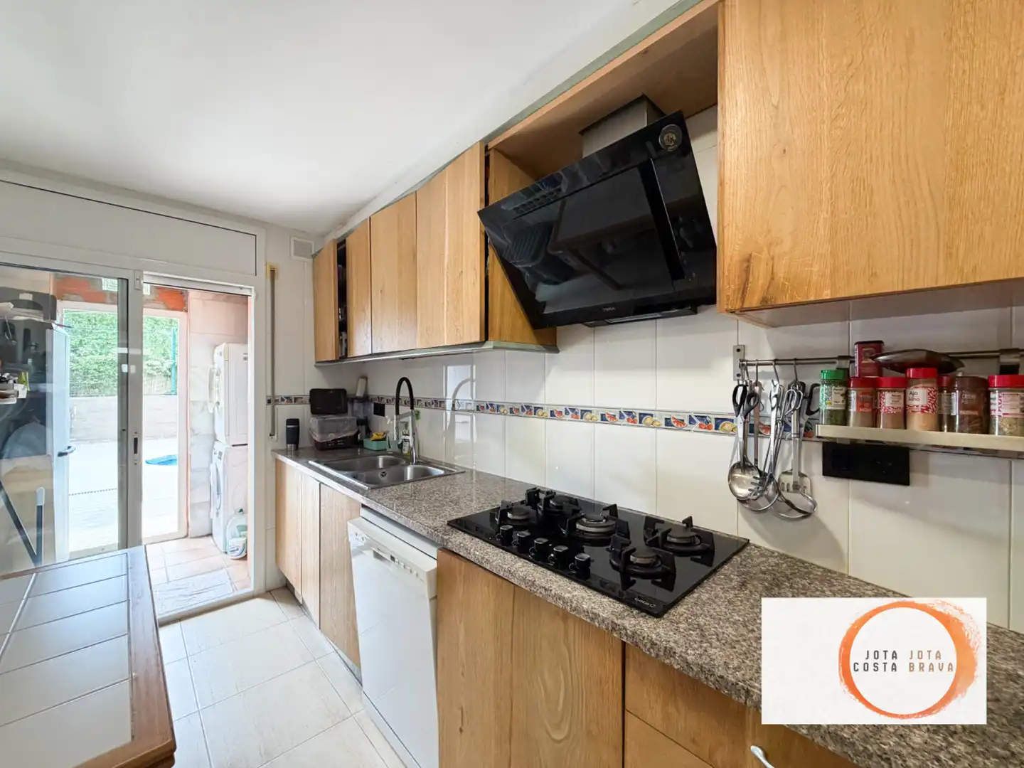 Cocina de Casa adosada en venta en Caldes de Malavella con Aire acondicionado, Calefacción y Jardín privado