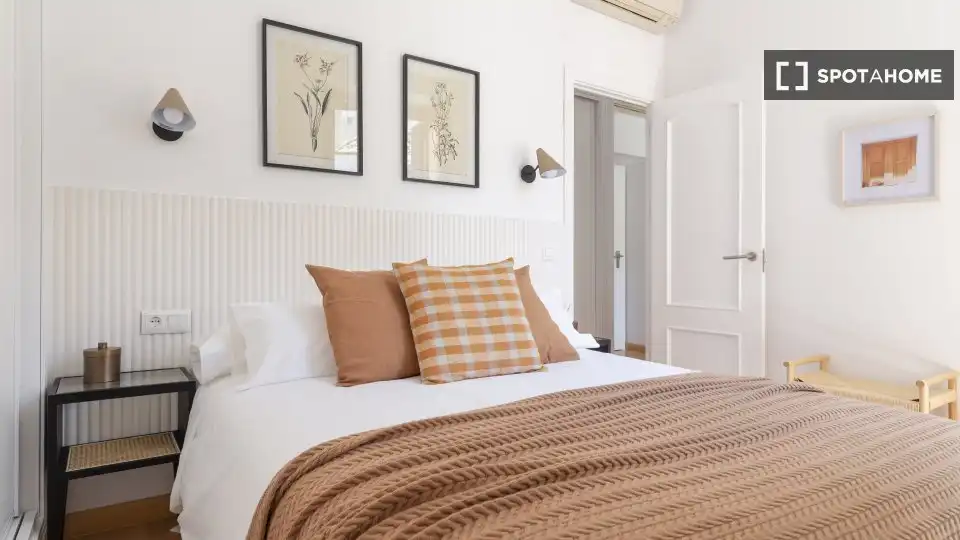 Dormitori de Apartament per a compartir en Málaga amb Aire condicionat, Terrassa i Moblat