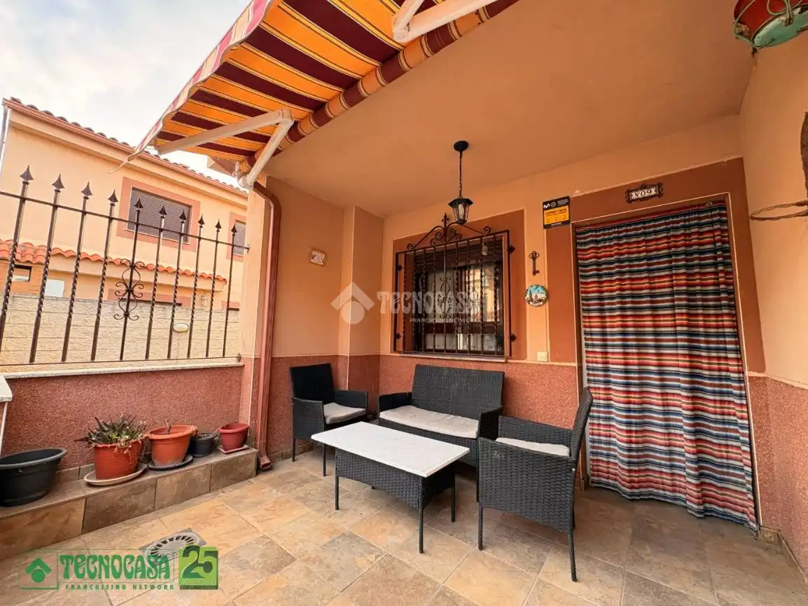 Terrassa de Casa adosada en venda en Villatobas amb Aire condicionat i Calefacció