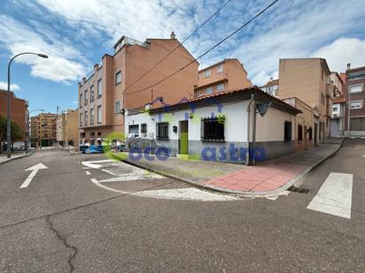 Exterior view of House or chalet for sale in Salamanca Capital  with Heating, Terrace and Furnished