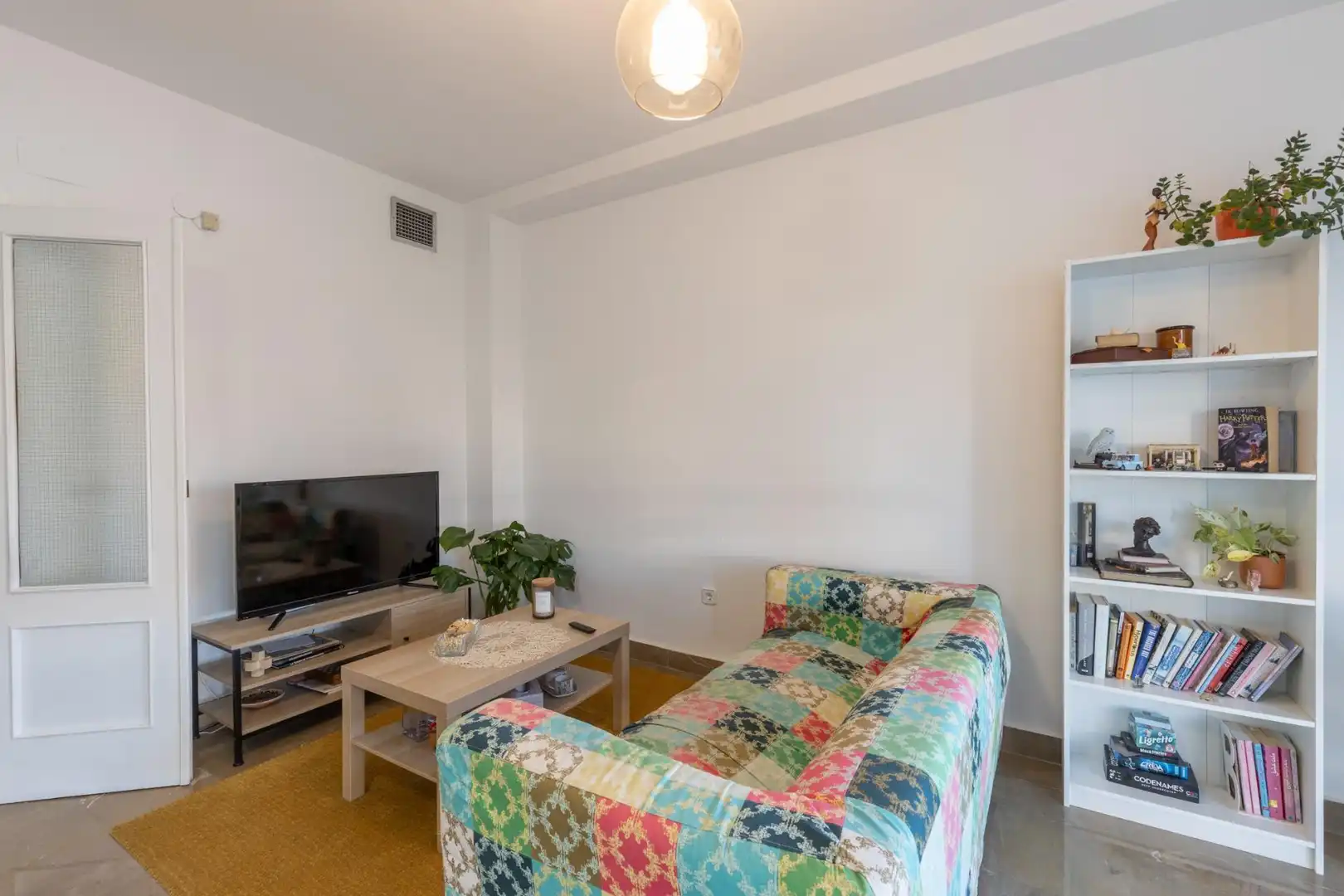 Living room of Flat for sale in Granada  with Balcony and Community pool