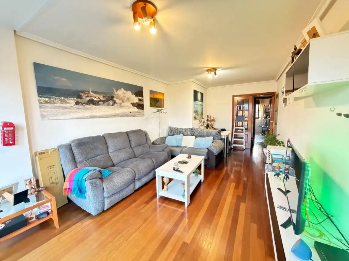 Sala de estar de Piso en venta en Santander con Calefacción, Trastero y Amueblado