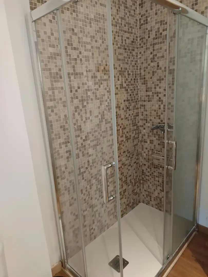 Baño de Piso de alquiler en Santiago de Compostela  con Amueblado