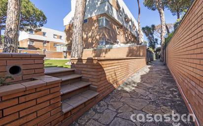 Vista exterior de Casa adosada en venda en Gavà amb Calefacció