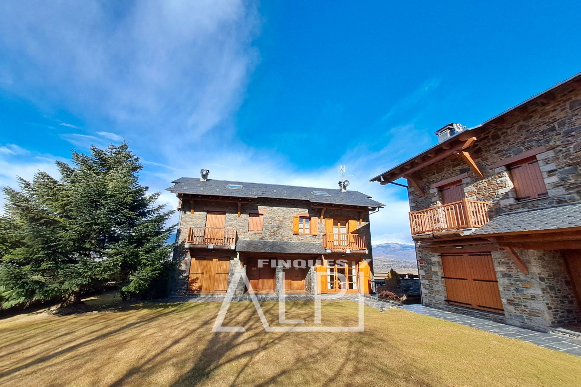 Exterior view of Single-family semi-detached for sale in Fontanals de Cerdanya  with Heating, Parquet flooring and Furnished