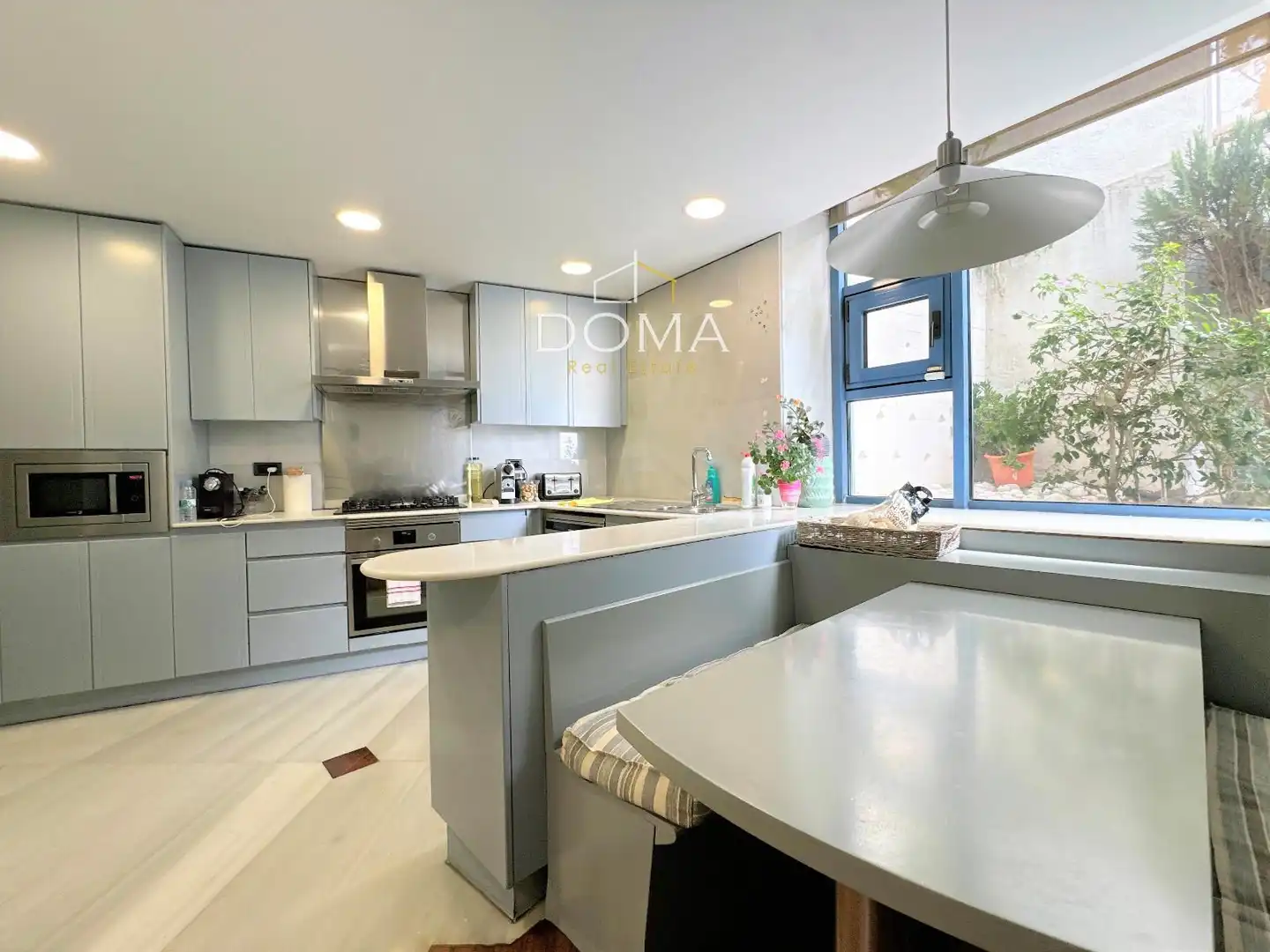 Cocina de Casa o chalet en venta en Barcelona con Aire acondicionado, Calefacción y Jardín privado
