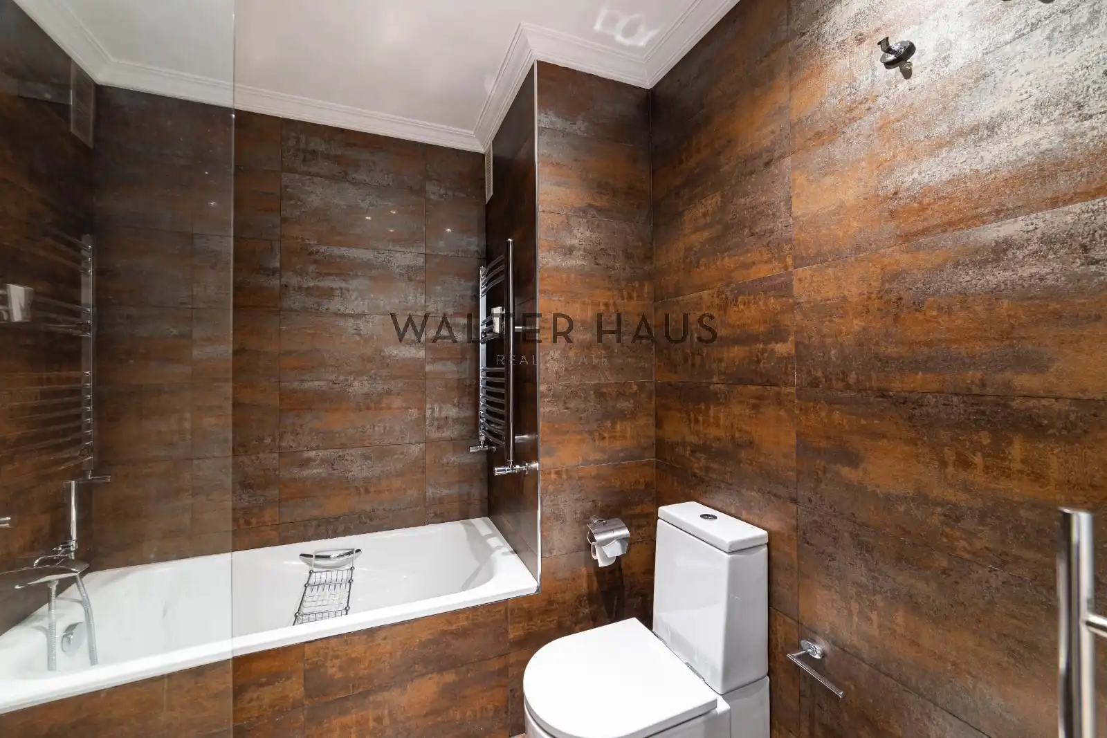 Bathroom of Flat for rent in Madrid  with Air Conditioner, Heating and Terrace