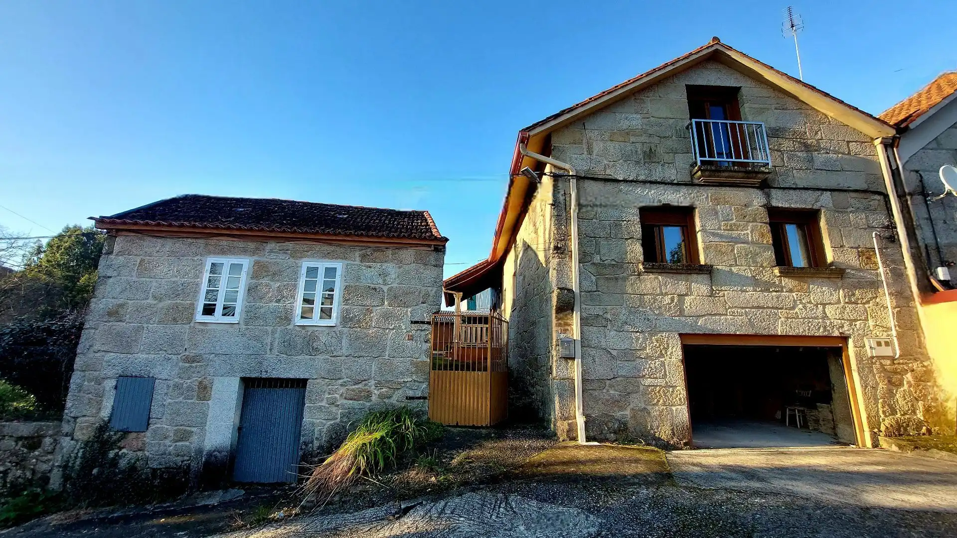 Vista exterior de Finca rústica en venta en Pontevedra Capital  con Calefacción y Jardín privado