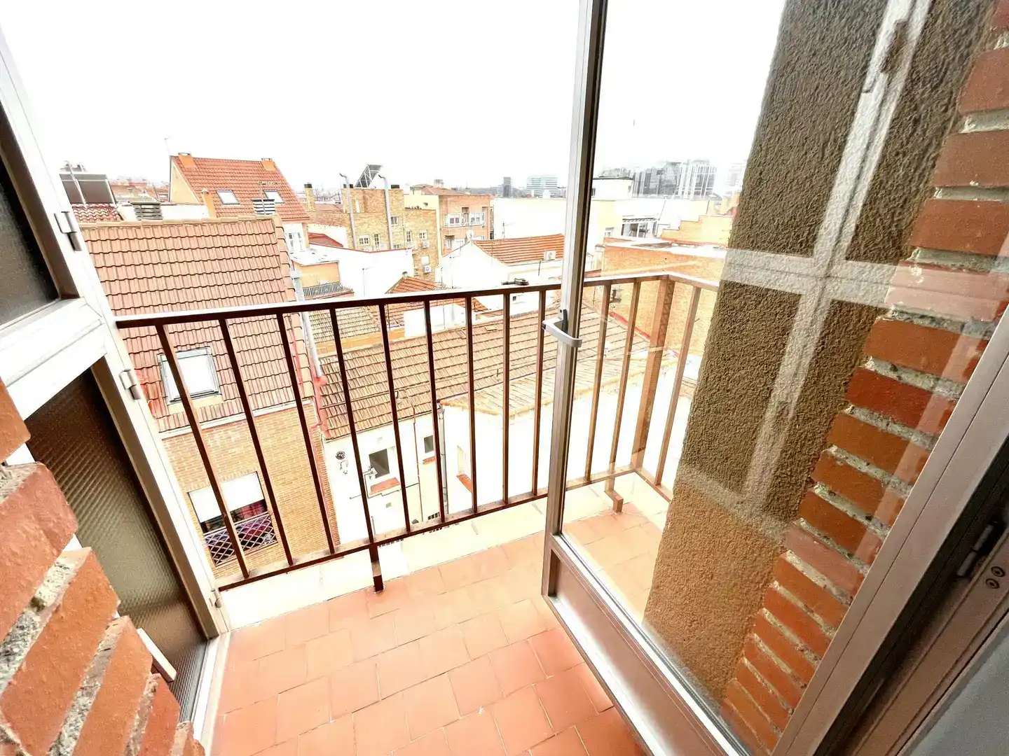 Terraza de Ático para compartir en Madrid con Parquet, Amueblado y Horno