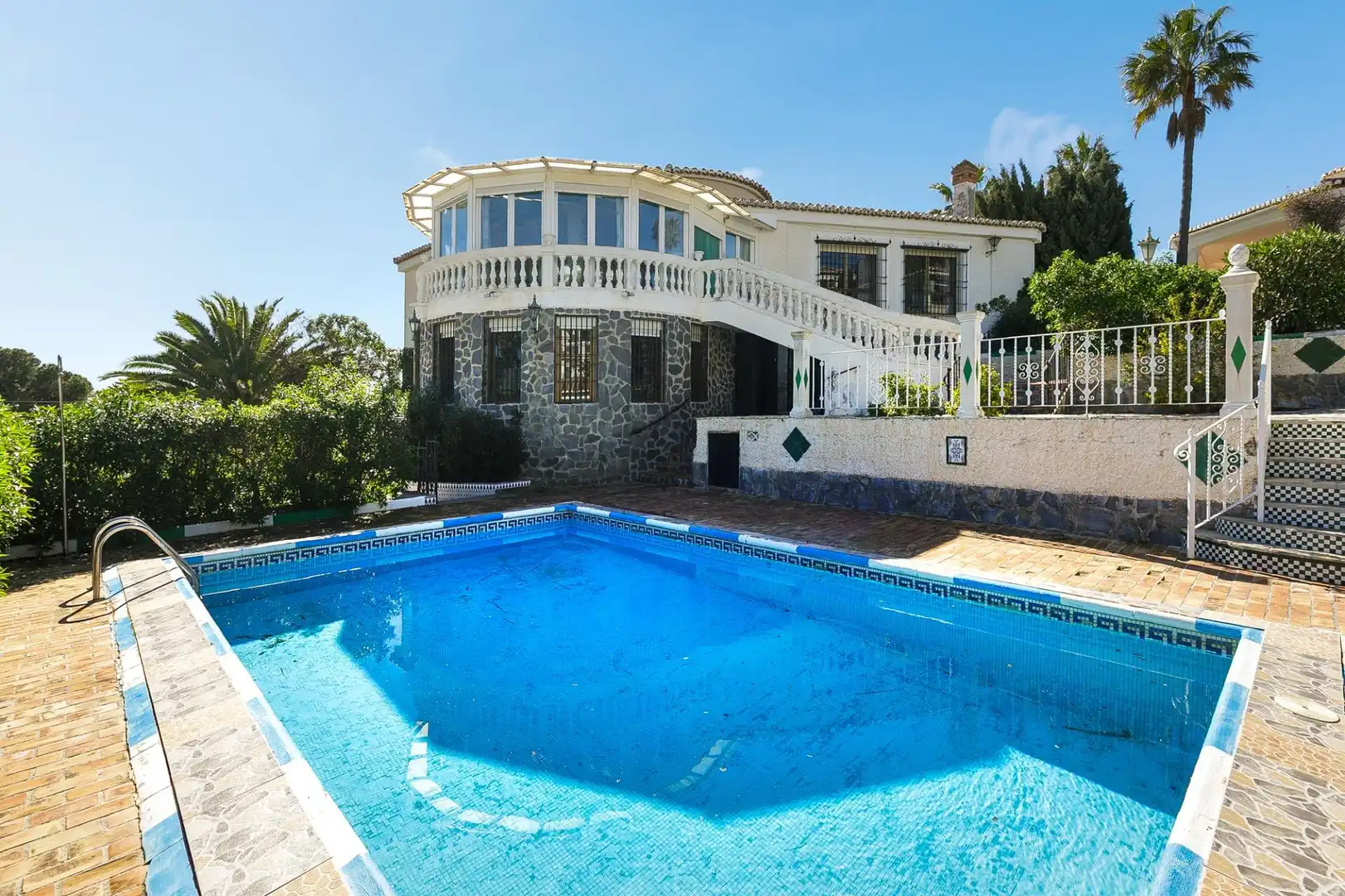 Piscina de Casa o xalet en venda en Almuñécar amb Aire condicionat, Jardí privat i Terrassa