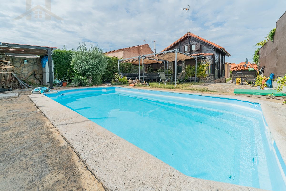 Piscina de Casa o xalet en venda en Batres amb Aire condicionat, Calefacció i Jardí privat