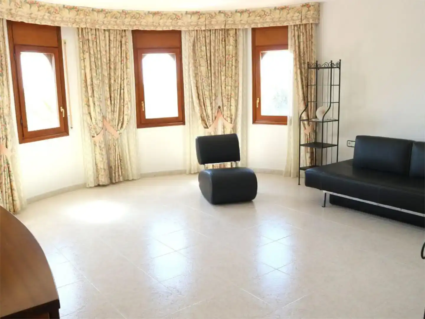 Sala d'estar de Casa o xalet en venda en Mont-roig del Camp amb Aire condicionat, Piscina i Balcó